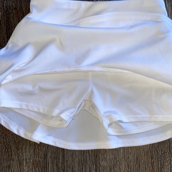 Adidas size 6 girls white skort - Picture 3 of 6